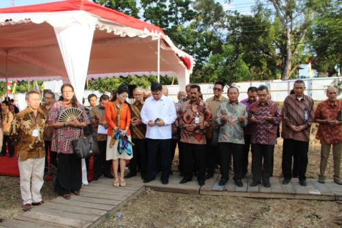 peletakan batu pertama Akademi Komunitas Industri Tekstil dan Produk Tekstil Surakarta